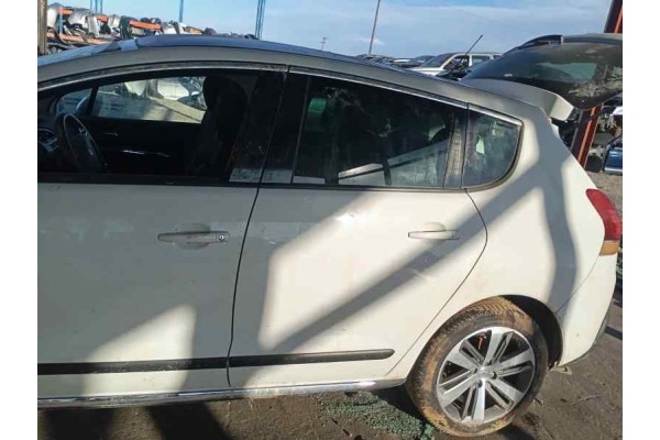 Recambio de puerta trasera izquierda para peugeot 3008 1.2i turbo 130 referencia OEM IAM   