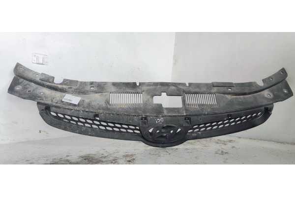 Recambio de rejilla delantera para hyundai i30 1.6crdi 90 referencia OEM IAM   