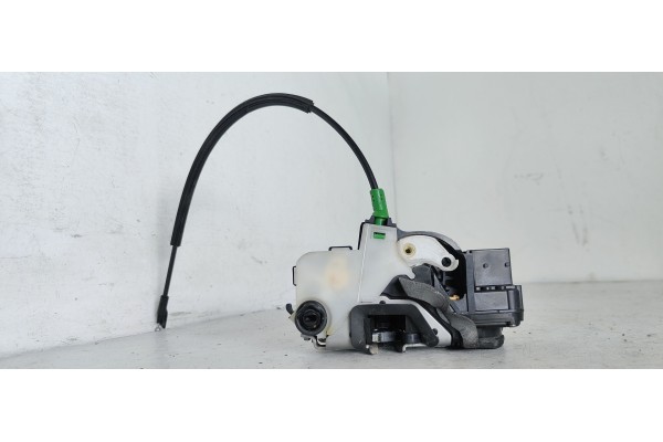 Recambio de cerradura puerta trasera derecha para opel insignia berlina excellence referencia OEM IAM 13579566  