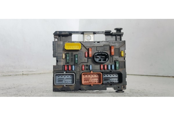Recambio de caja reles / fusibles para peugeot 207 1.4 i 95 referencia OEM IAM 9664055780  