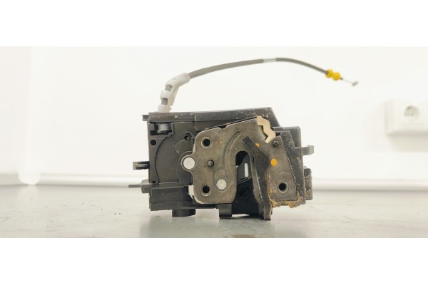 Recambio de cerradura puerta trasera izquierda para peugeot 308 1.6hdi 92 fap referencia OEM IAM 9810309980  