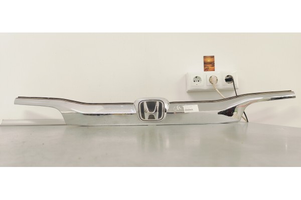 Recambio de molduras traseras para honda cr-v 1.6 dtec 120 fap referencia OEM IAM 74890T1VR000  