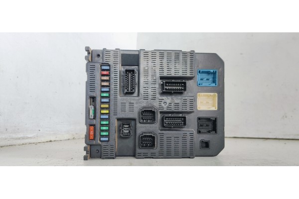 Recambio de caja reles / fusibles para peugeot 207 1.4 i 95 referencia OEM IAM 9663798280  