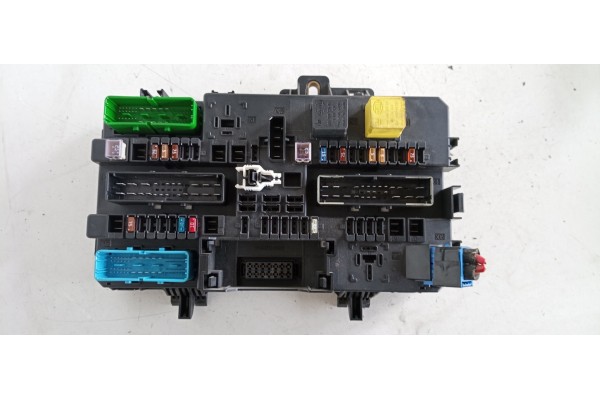 Recambio de caja reles / fusibles para opel astra h ber. edition referencia OEM IAM 5DK00866930  