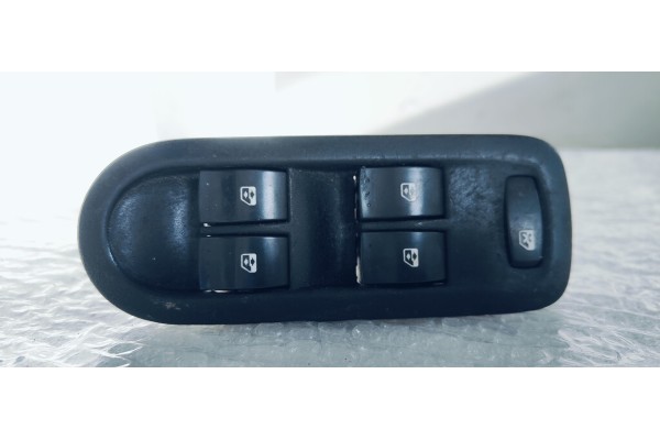 Recambio de mando elevalunas delantero izquierdo para renault megane ii berlina 5p confort dynamique referencia OEM IAM   