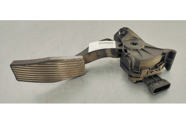Recambio de pedal acelerador para opel insignia berlina excellence referencia OEM IAM 13237352  