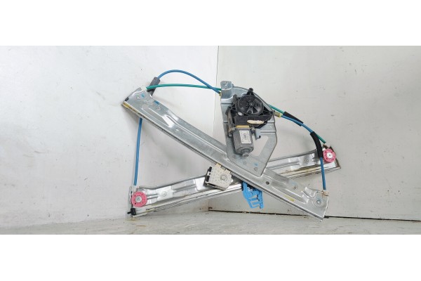 Recambio de elevalunas delantero derecho para peugeot 208 1.2 i turbo 110 referencia OEM IAM 9673155180  