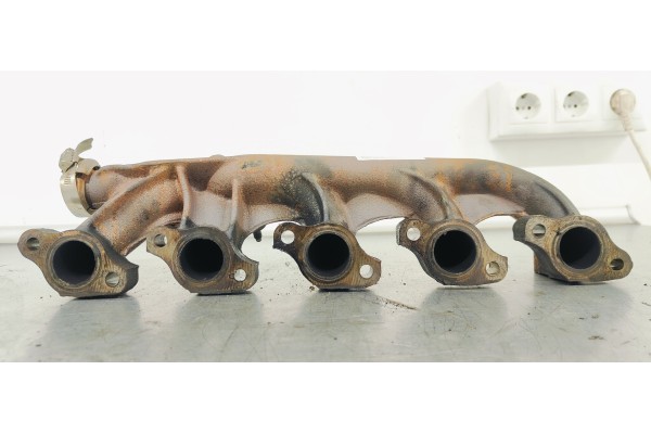 Recambio de colector escape para volvo s60 berlina d5 referencia OEM IAM 30637797  