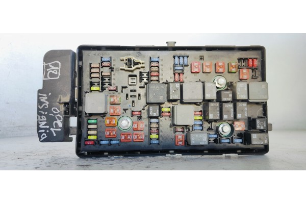 Recambio de caja reles / fusibles para opel insignia berlina expression referencia OEM IAM 13345494  