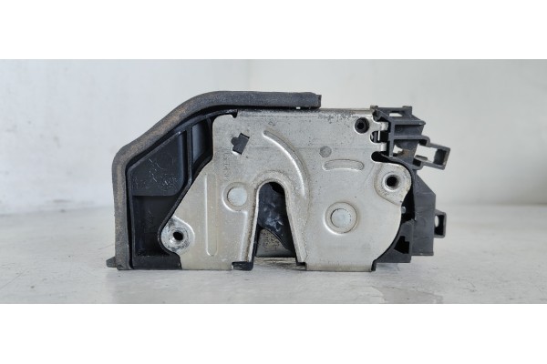 Recambio de cerradura puerta delantera derecha para bmw serie 5 touring (e61) 530d referencia OEM IAM 7167068  