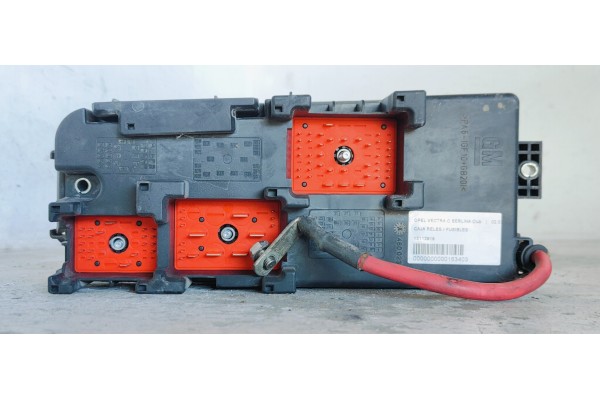 Recambio de caja reles / fusibles para opel vectra c berlina club referencia OEM IAM 13112918  