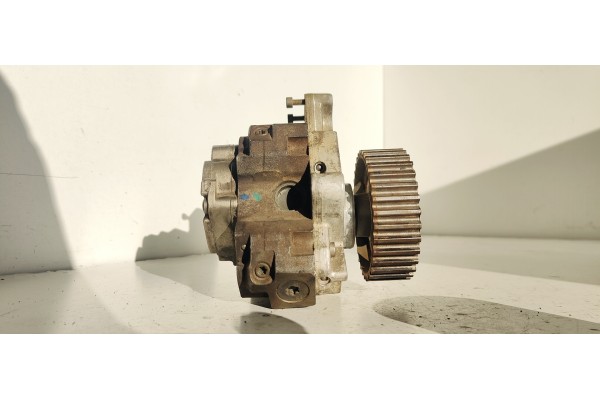 Recambio de bomba inyeccion para renault megane ii berlina 5p 1.9 dci diesel referencia OEM IAM 8200108225  
