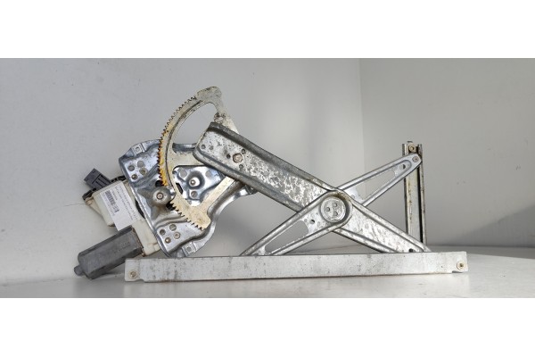 Recambio de elevalunas delantero derecho para toyota avensis berlina (t25) 2.0 d-cat referencia OEM IAM 0130822032  