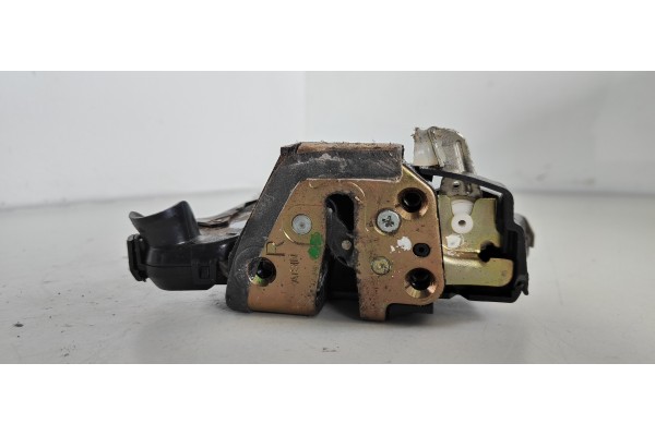 Recambio de cerradura puerta delantera derecha para toyota avensis berlina (t25) 2.0 d-cat referencia OEM IAM   