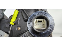 Recambio de cerradura puerta delantera derecha para toyota avensis berlina (t25) 2.0 d-cat referencia OEM IAM   