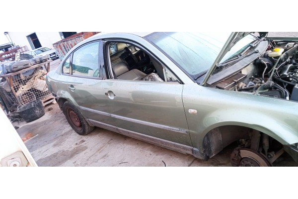 Recambio de puerta delantera derecha para volkswagen passat berlina (3b3) comfortline referencia OEM IAM   