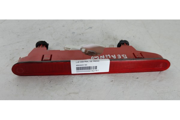 Recambio de luz central de freno para citroen berlingo station wagon xtr referencia OEM IAM 9682830180  
