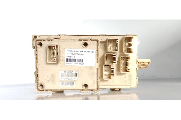 Recambio de caja reles / fusibles para toyota avensis berlina (t25) 2.0 d-cat referencia OEM IAM 2050342313  