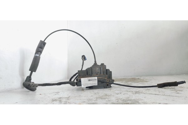 Recambio de cerradura puerta trasera izquierda para renault scenic iii 1.6dci 130 fap referencia OEM IAM 825030032R  