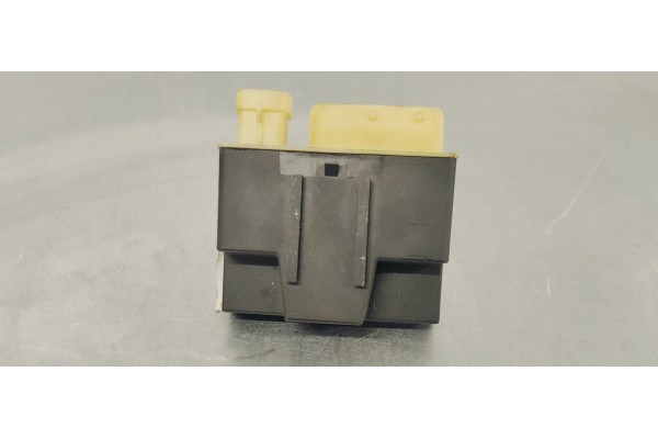 Recambio de caja precalentamiento para peugeot partner kasten 1.6 hdi 100 fap referencia OEM IAM 9652021180  