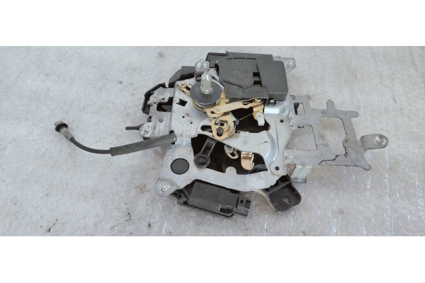 Recambio de cerradura puerta trasera derecha para kia carnival 2.9 crdi cat referencia OEM IAM   