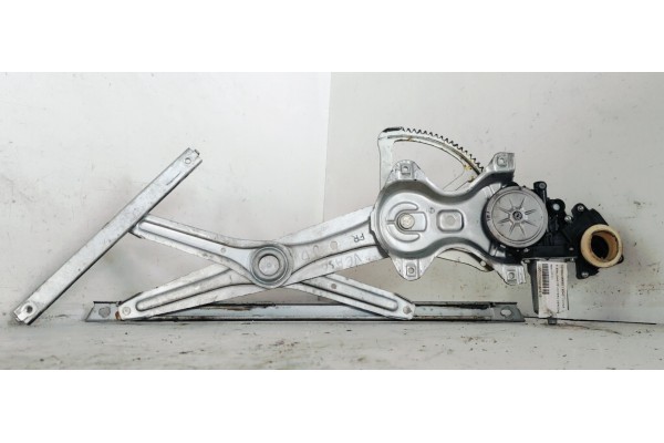 Recambio de elevalunas delantero derecho para toyota verso 1.6d4d 112 fap referencia OEM IAM 698100F021  