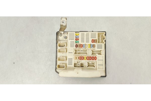Recambio de caja reles / fusibles para renault scenic ii emotion referencia OEM IAM 8200455424J  