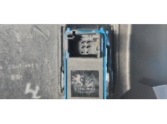 Recambio de mando multifuncion para peugeot 5008 allure referencia OEM IAM 9686404177  