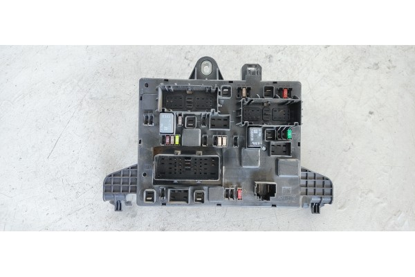 Recambio de caja reles / fusibles para opel astra j lim. essentia referencia OEM IAM 13343950  