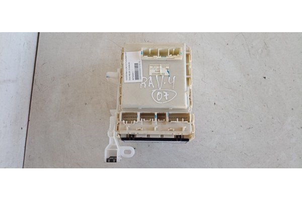 Recambio de caja reles / fusibles para toyota rav 4 (a3) 2.2 turbodiesel cat referencia OEM IAM 8273042011 8C111629 