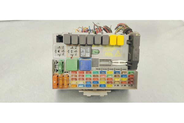 Recambio de caja reles / fusibles para opel zafira a club referencia OEM IAM 24412497  