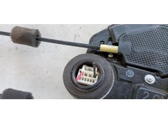 Recambio de cerradura puerta trasera derecha para toyota rav 4 (a3) 2.2 turbodiesel cat referencia OEM IAM A046693  