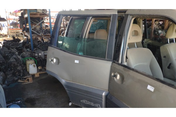 Recambio de puerta trasera derecha para nissan terrano/terrano.ii (r20) elegance referencia OEM IAM   