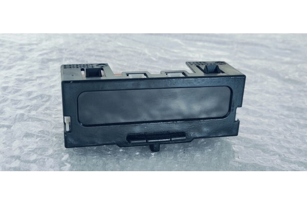 Recambio de pantalla multifuncion para renault megane ii berlina 5p confort dynamique referencia OEM IAM 8200107839B  
