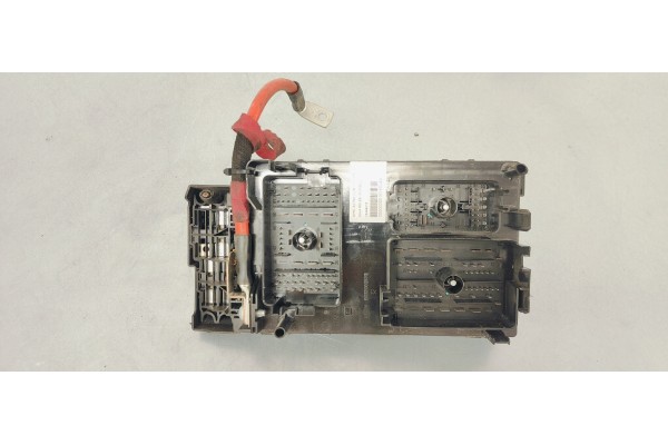 Recambio de caja reles / fusibles para opel astra j lim. 1.6 cdti referencia OEM IAM 13449210  