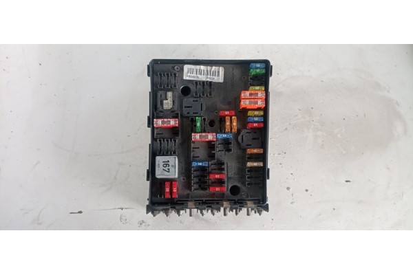 Recambio de caja reles / fusibles para volkswagen passat variant (3c5) 3.2 v6 24v referencia OEM IAM 1K0937124Q 49559276 