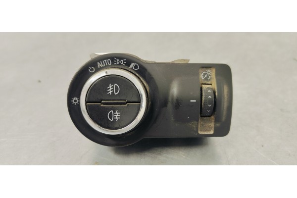 Recambio de mando luces para opel insignia berlina 2.0cdti 130 fap referencia OEM IAM 22901659  