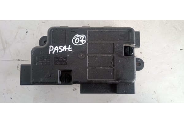 Recambio de caja reles / fusibles para volkswagen passat variant (3c5) 3.2 v6 24v referencia OEM IAM 3C0937548  