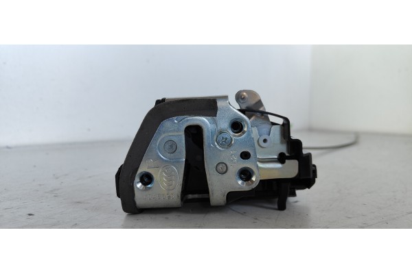 Recambio de cerradura puerta trasera derecha para toyota rav 4 referencia OEM IAM   