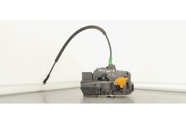 Recambio de cerradura puerta trasera derecha para opel insignia berlina selective referencia OEM IAM 3023880  