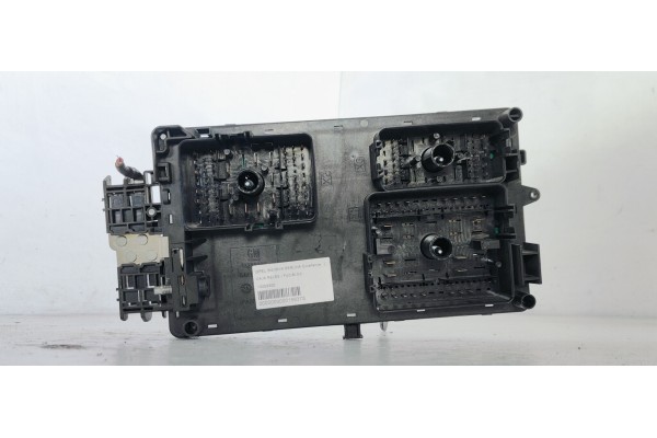 Recambio de caja reles / fusibles para opel insignia berlina excellence referencia OEM IAM 13255300  
