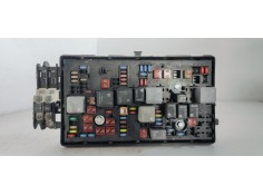 Recambio de caja reles / fusibles para opel insignia berlina excellence referencia OEM IAM 13255300  