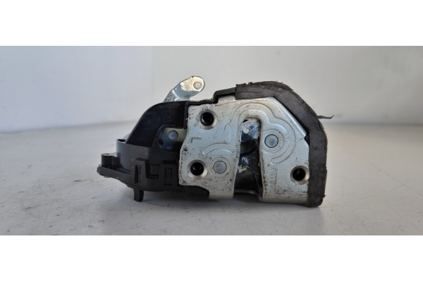 Recambio de cerradura puerta trasera izquierda para toyota yaris (ksp9/scp9/nlp9) 1.3 cat referencia OEM IAM   