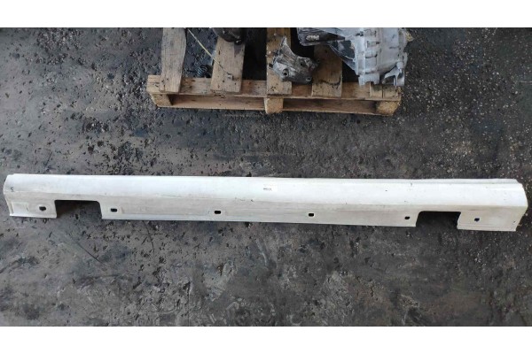 Recambio de estribo para mercedes-benz clase b (w246) b 180 cdi be (246.200) referencia OEM IAM   