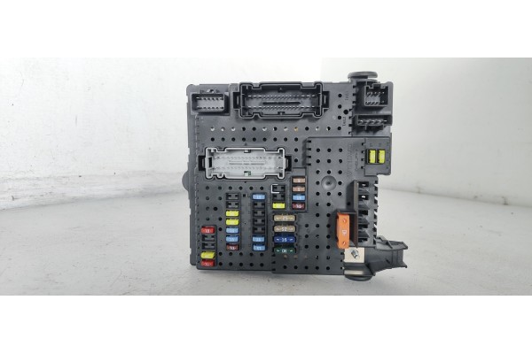 Recambio de caja reles / fusibles para volvo s60 berlina 2.4 d referencia OEM IAM 28017881  