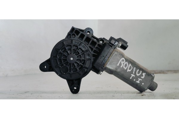 Recambio de motor elevalunas trasero izquierdo para ssangyong rodius 2.7 xdi 165 referencia OEM IAM   