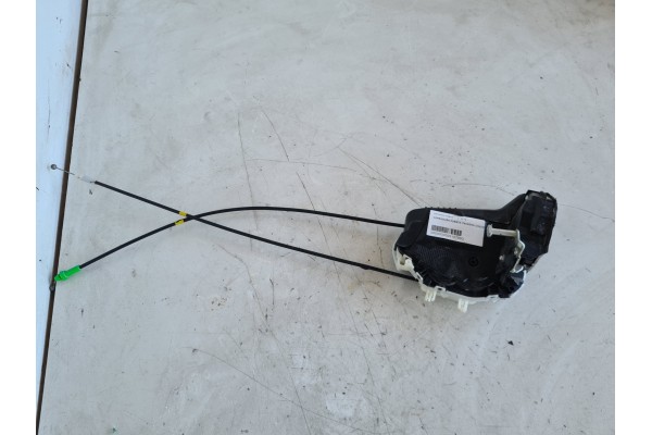 Recambio de cerradura puerta trasera izquierda para toyota yaris referencia OEM IAM Q5114120F2  