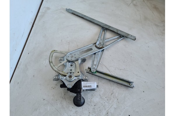 Recambio de elevalunas delantero derecho para toyota yaris referencia OEM IAM 973582101 857100D100 