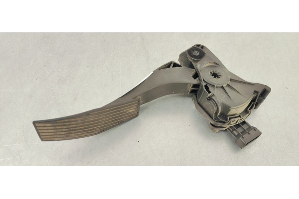 Recambio de pedal acelerador para opel insignia sports tourer 2.0 cdti referencia OEM IAM 13237352  