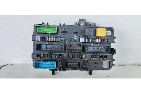 Recambio de caja reles / fusibles para opel astra h ber. 1.7 16v cdti referencia OEM IAM 5DK00866931 13181278 